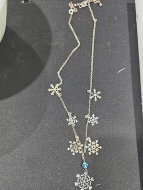 Vintage AVON Silver Snowflake Necklace with Blue Accent
